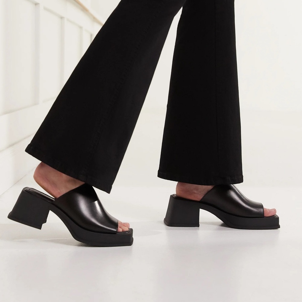Vagabond Leather Chunky Sandals ✿